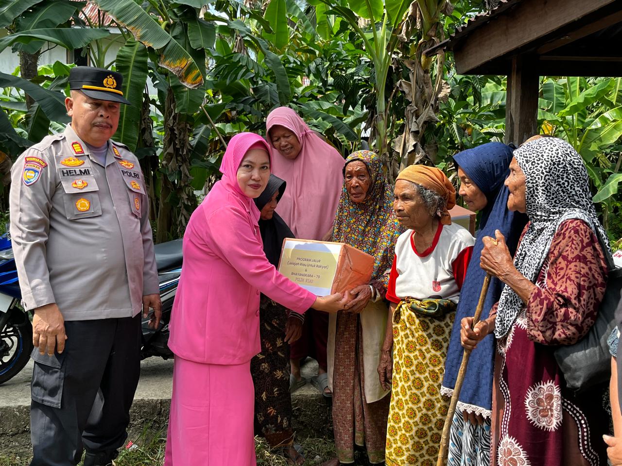 Polres Kuansing Gelar Baksos dan Pemeriksaan Kesehatan Gratis di Desa Pulau Beralo dalam Rangka Hari Bhayangkara ke-79